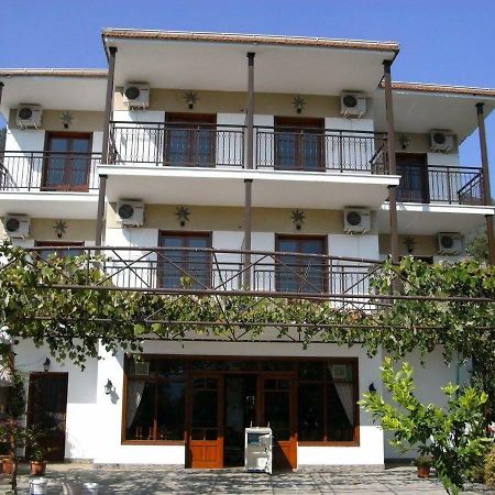 Hotel George Криси Амудия Екстериор снимка