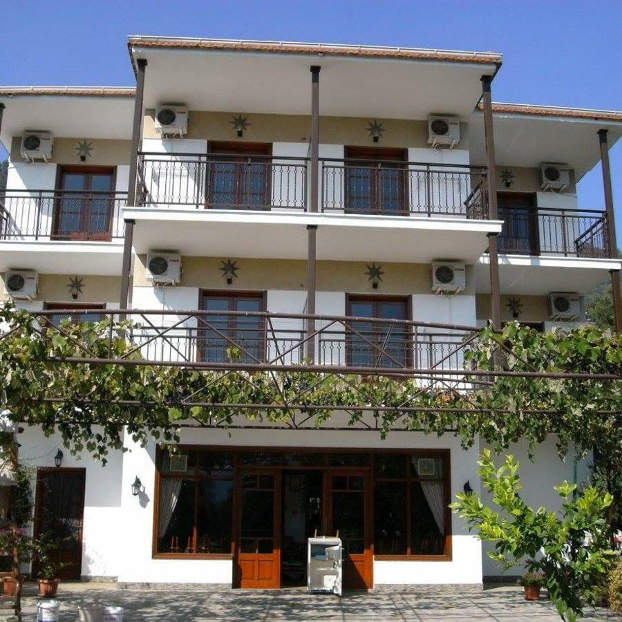 Hotel George Криси Амудия Екстериор снимка