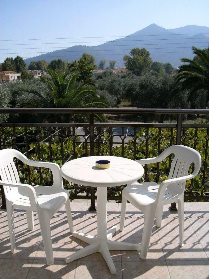 Hotel George Криси Амудия Екстериор снимка