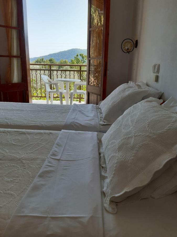 Hotel George Криси Амудия Екстериор снимка